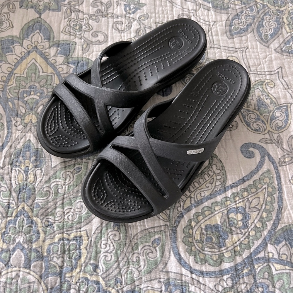 Crocs slip on sandals black size 6.